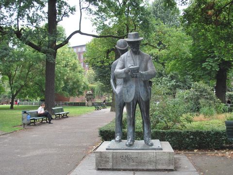 Köllnischer Park mit Zille-Denkmal (Bild: Bezirksamt Mitte)