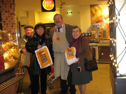 Von links: Karin Nagel, Joachim Krüger, Marion-Ise Halten-Bartels am 26.11.2010