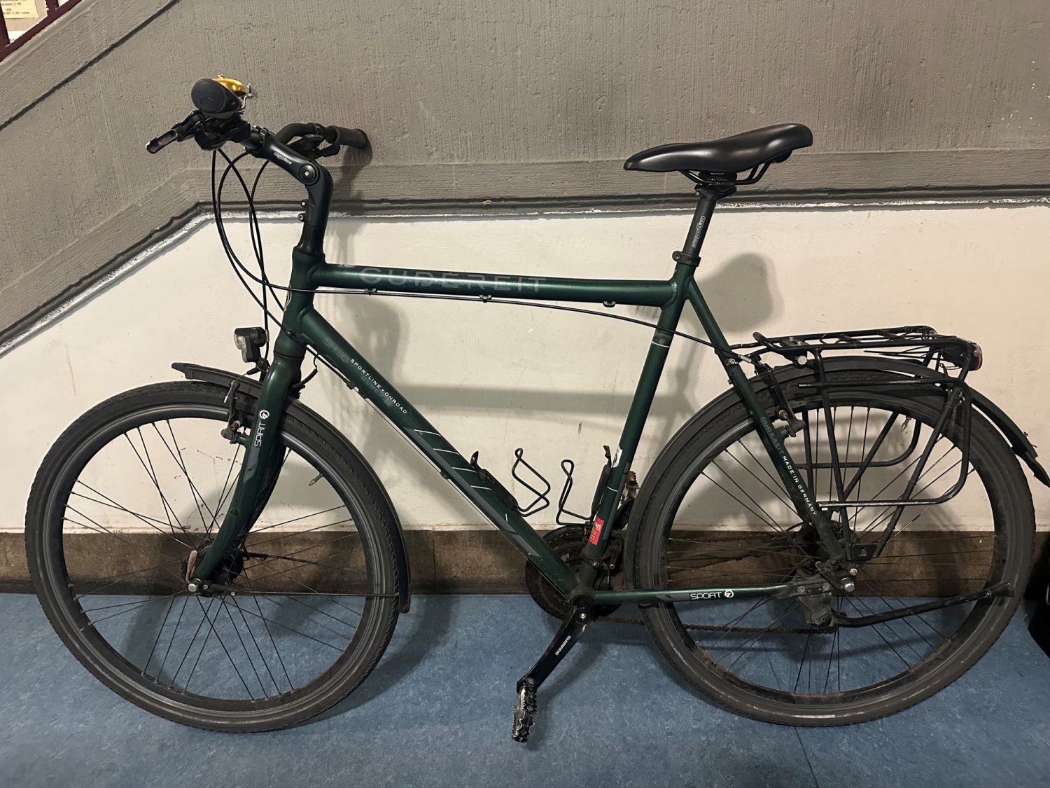 Dunkelgrünes Herrenfahrrad
