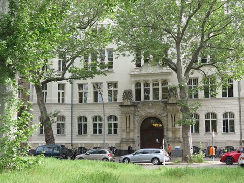 Hauptgebäude der vhs Tempelhof-Schöneberg