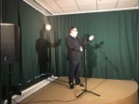 Knut Mildner-Spindler spricht bei der Einweihung des Kulturraums Bona Peiser 1