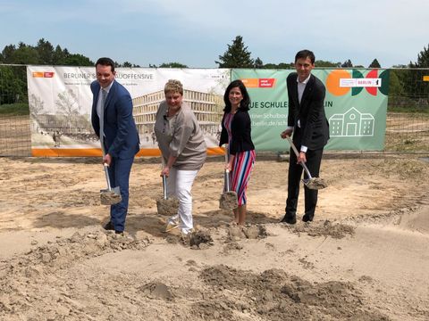 BSO-Akteure beim ersten Spatenstich