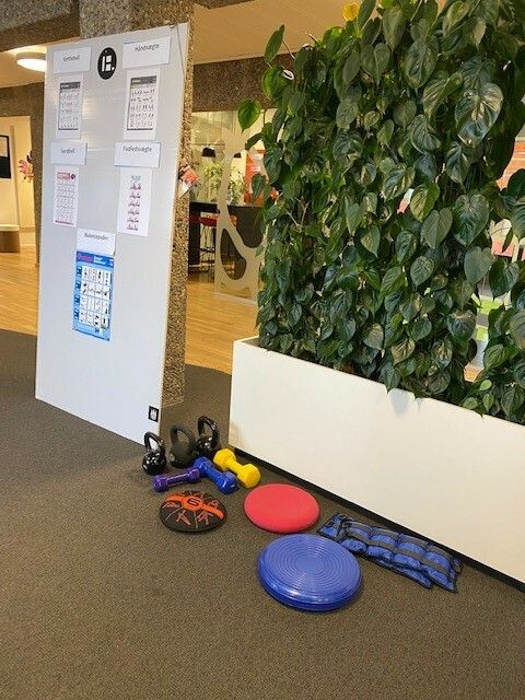 Sportgeräte im Büro