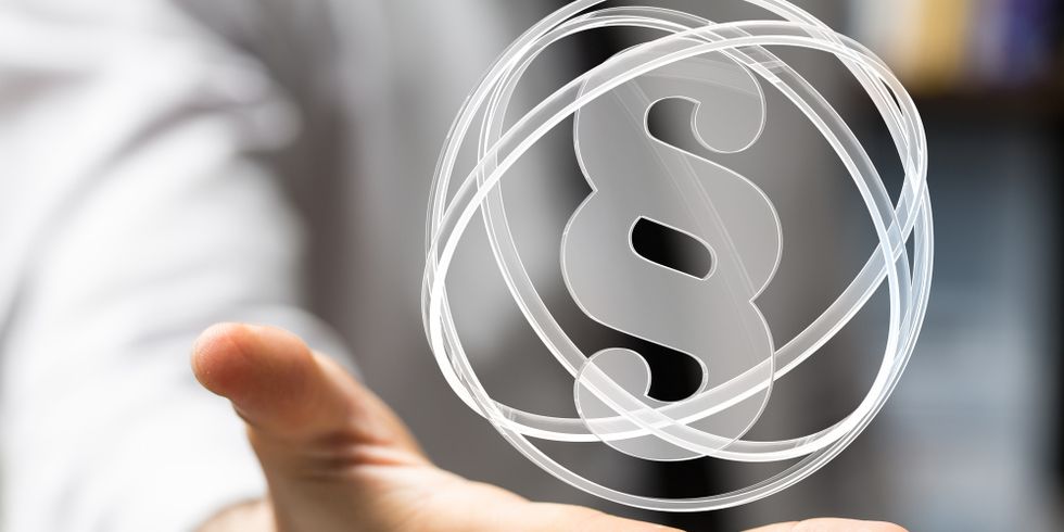 Paragraph_Kugel_ in_ der_Hand