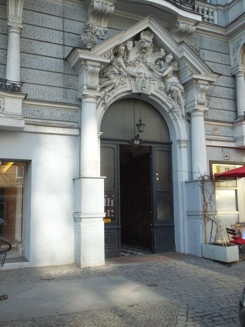 Hauseingang Kantstr. 148, Foto: H-J. Hupka, 2014