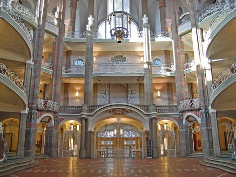 Haupthalle Littentraße