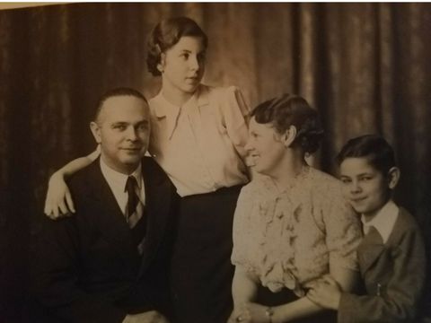 Erich, Eleonore, Elsa und Klaus Putter kurz vor ihrer Abreise aus Berlin.