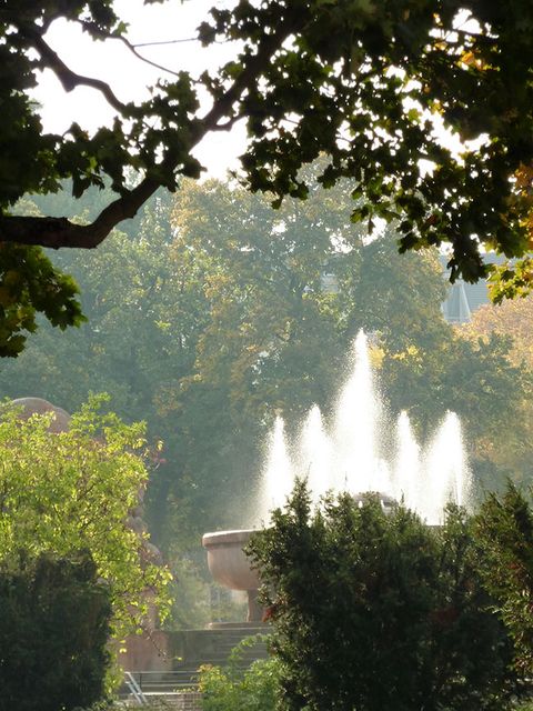 Blick auf den Brunnen am Arnswalder Platz