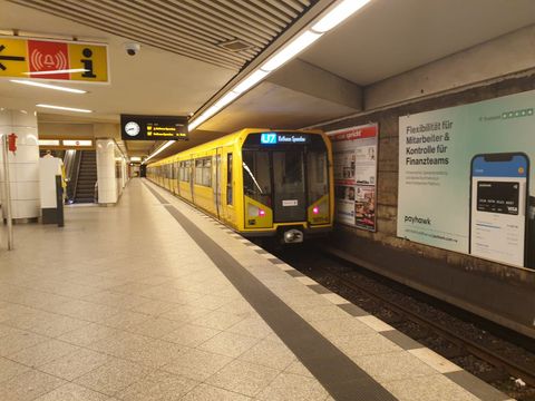 U7 Adenauerplatz, Bahnsteg (Bild: BACW/Haraszthy)