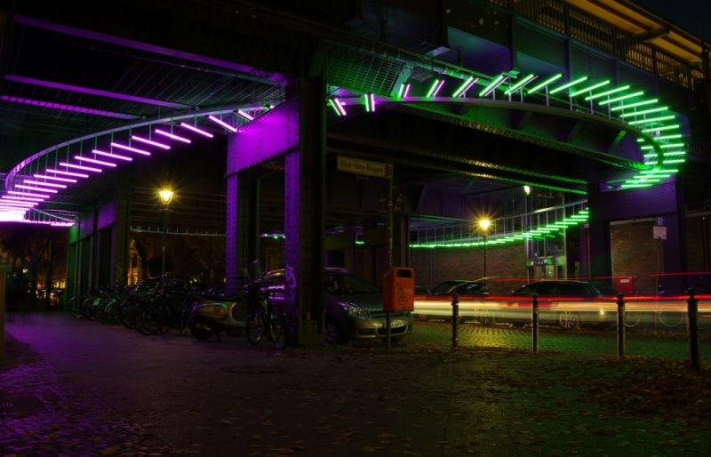 Lichtinstallation Bahnbrücke Bleibtreustraße, Entwurf: Aletja GbR / Lumix building solutions GmbH (Bild: Thomas Krahl, Koordination Aktives Zentrum City West)