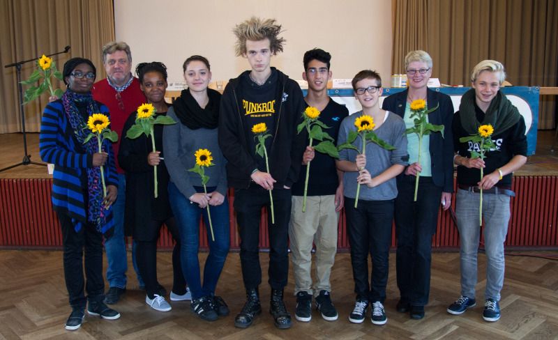 Vorstand des KJP Charlottenburg-Wilmersdorf 2013/2014: v.l.n.r. Jessica Mejedo, Thomas Juhl, Cindy Boateng, Isabell Beck, Niklas Schenker (Vorsitzender), Rafael Muthesius, Tim Kelle, Elfi Jantzen und Jasper-Lenart Meinke. (Bild: KJP Charlottenburg-Wilmersdorf)