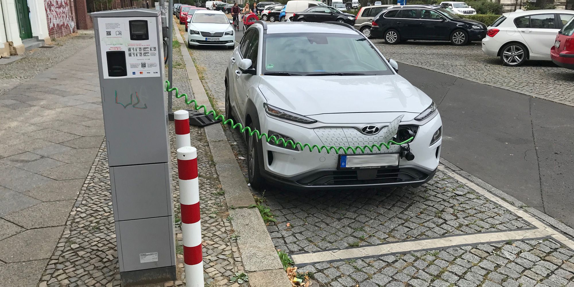 Pkw an der Ladestation
