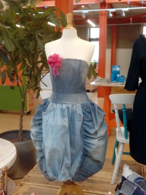 Kleid im Rediscovery Center (Bild: Isabel V.S.)