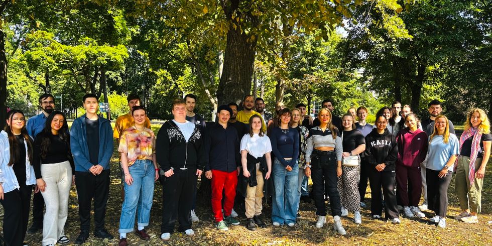 35 Nachwuchskräfte verbrachten einen schönen Tag bei ihrem Sommerfest im Volkspark Friedrichshain.