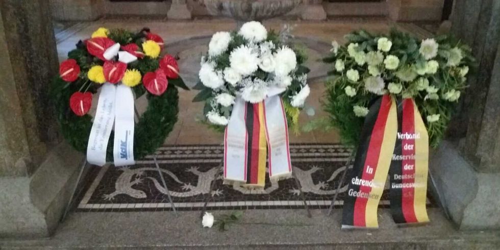 Kränze zum Volkstrauertag
