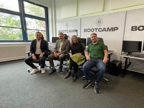 Von links nach rechts: Daniel Finkler (Geschäftsführer, BIG), Jörn Oltmann (Bezirksbürgermeister Tempelhof-Schöneberg), Dr. Ann-Kathrin Biewener (Leiterin der Wirtschaftsförderung Tempelhof-Schöneberg, Christian Chmiel (COO, BIG)