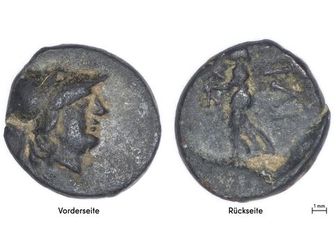In Berlin-Spandau gefundene altgriechische Bronzemünze (3. Jh. v. Chr.)