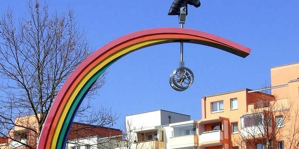 Steckenpferd traeumt mit dem Regenbogen