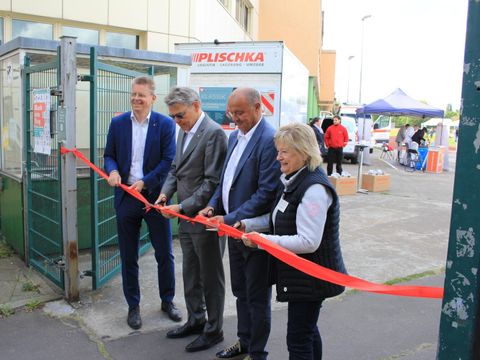 Von links nach rechts: Bezirksstadtrat Tobias Dollase, Bezirksbürgermeister Jörn Oltmann, Mario Lehwald, Vorstandsvorsitzender Geschäftsführer der Agentur für Arbeit Süd, Sabine Hiersemann, Koordinatorin des Netzwerks Ausbildung Tempelhof-Schöneberg (Bild: BBZ Berlin gGmbH)