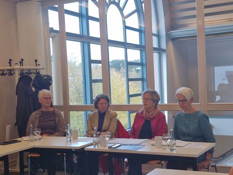 BU v.l.: Astrid Humme (BImA), Bezirksstadträtin Korinna Stephan, Susanne Fuchs und Susanne Walter (beide Bezirksamt) (Bild: BA Reinickendorf)