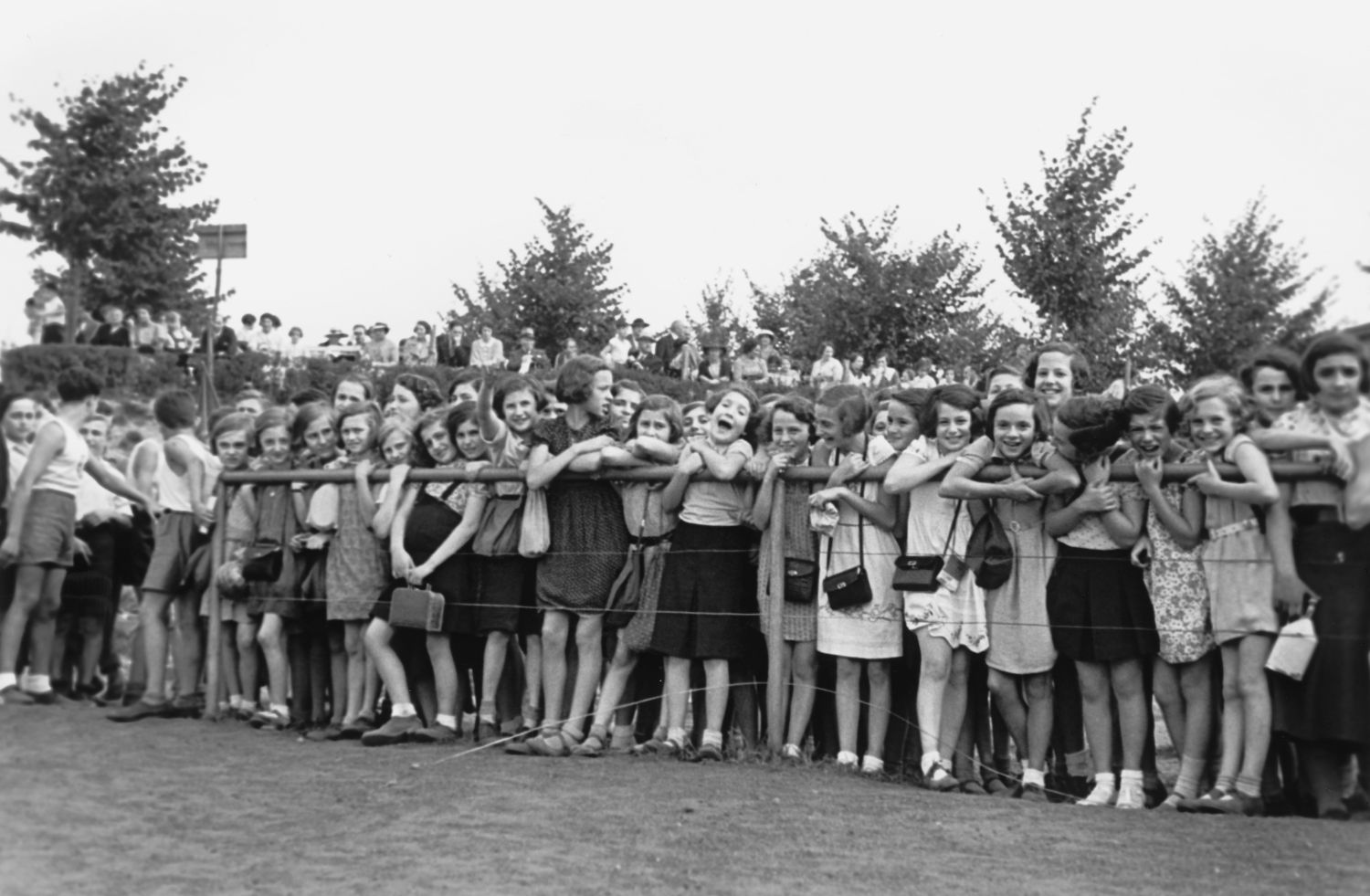 1935: Erstes gemeinsames Sportfest der jüdischen Gemeinde- und Privatschulen in Berlin, organisiert nach ihrem Ausschluss von den allgemeinen Berliner Schulsportfesten