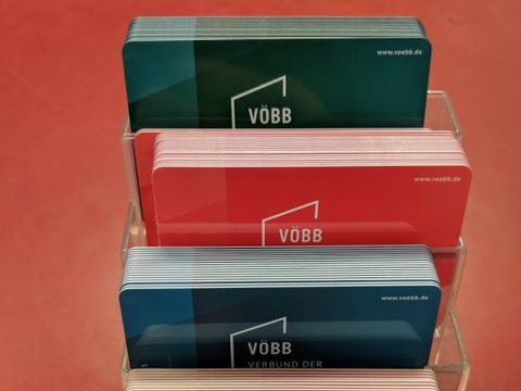 Bibliotheksausweise in verschiedenen Farben