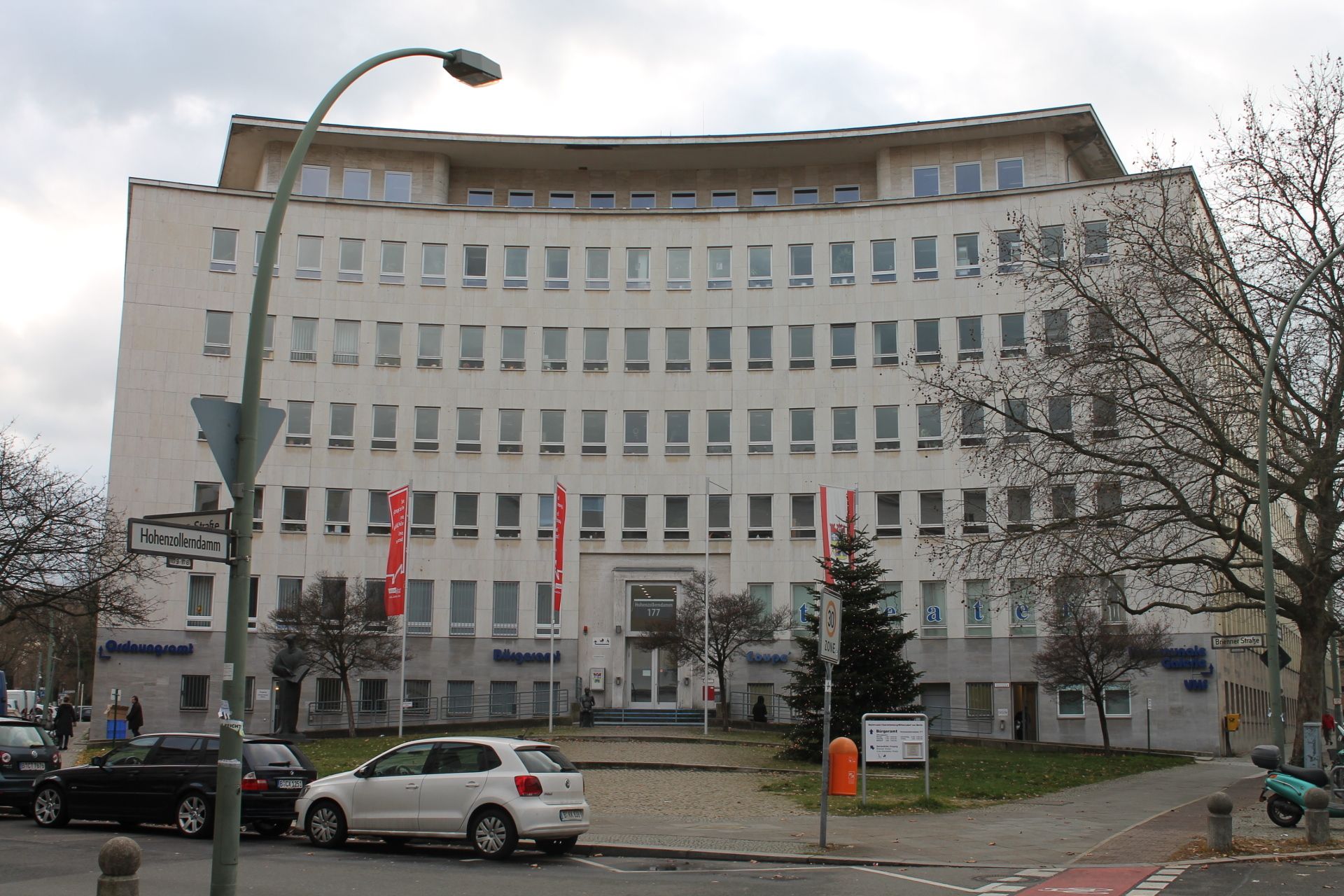 Dienstgebäude Hohenzollerndamm 174-177, Kiezspaziergang 12.12.2015