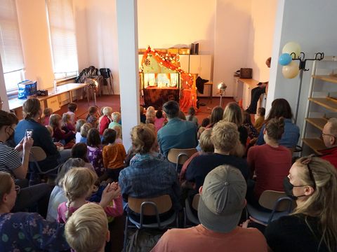 Puppentheater in der Janusz-Korczak-Bibliothek