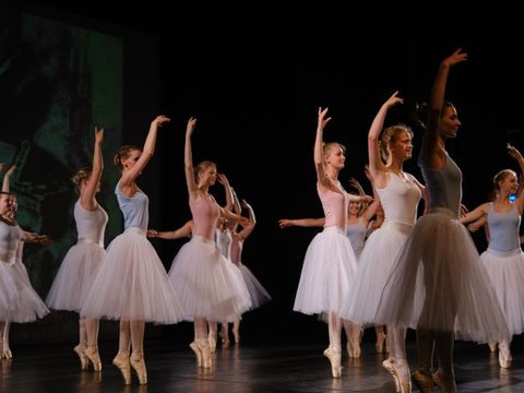 tanzende Ballerinas