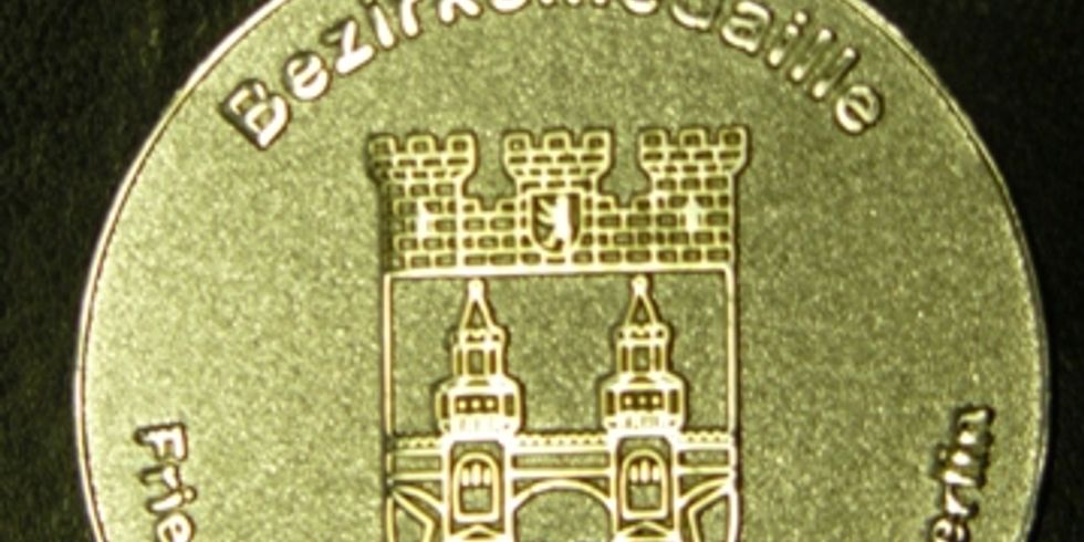 Die Vorderseite der Bezirksmedaille