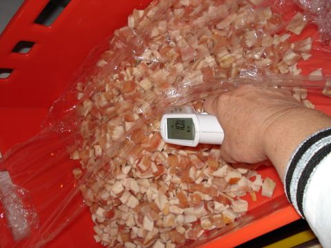 Fleisch geforderte Lagertemperatur max. 7°C – gelagert bei 10,6°C – Gefahr der Vermehrung krankmachender Bakterien