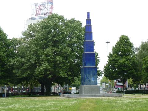 "Blauer Obelisk" von Hella Santarossa, Foto: KHMM