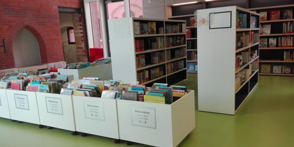 Kinderbuchregal Bilderbuchtrog