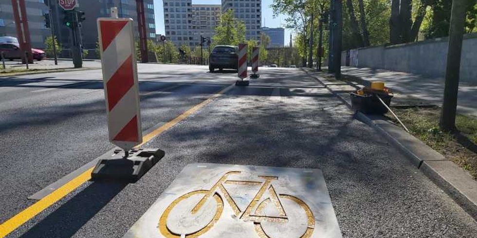 Temporärer Radweg am Schöneberger Ufer eingerichtet