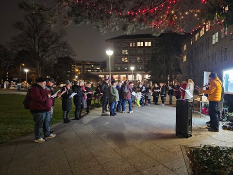 Kindertagespflegepersonen und Pflegefamilien (Bild: BA Rdf)