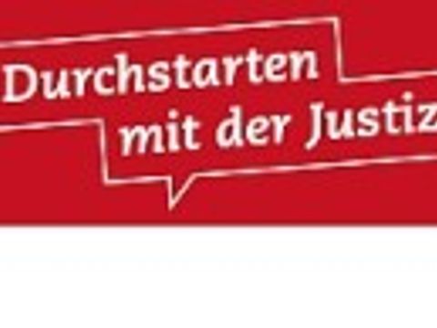 Schriftzug Durchstarten mit der Justiz auf rotem Grund