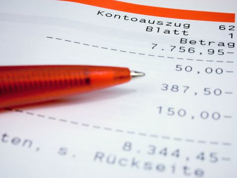 Deutsche Bank-Anweisung mit roten Kugelschreiber