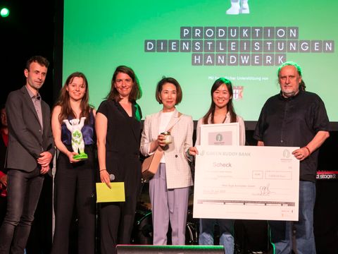Preisübergabe in der Kategorie Produktion, Dienstleistungen, Handwerk an Peter Ruge Architekten GmbH (Bild: Erik-Jan Ouwerkerk)