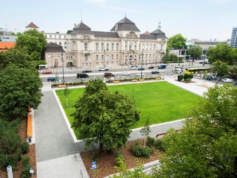 Der Steinplatz von oben.
