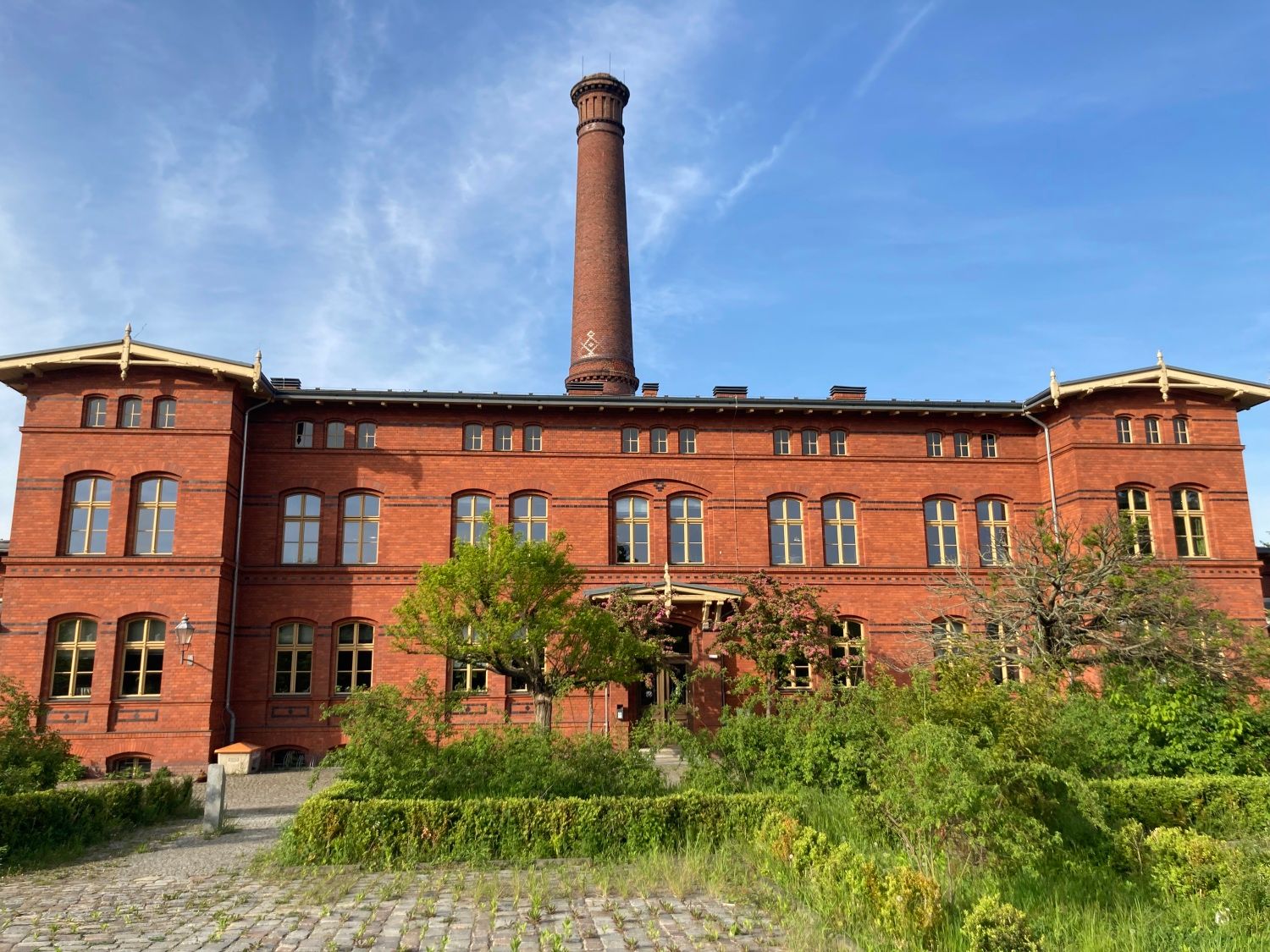 Vorderansicht Fröbelstraße 17 Haus 4 in 10405 Berlin, Frühling