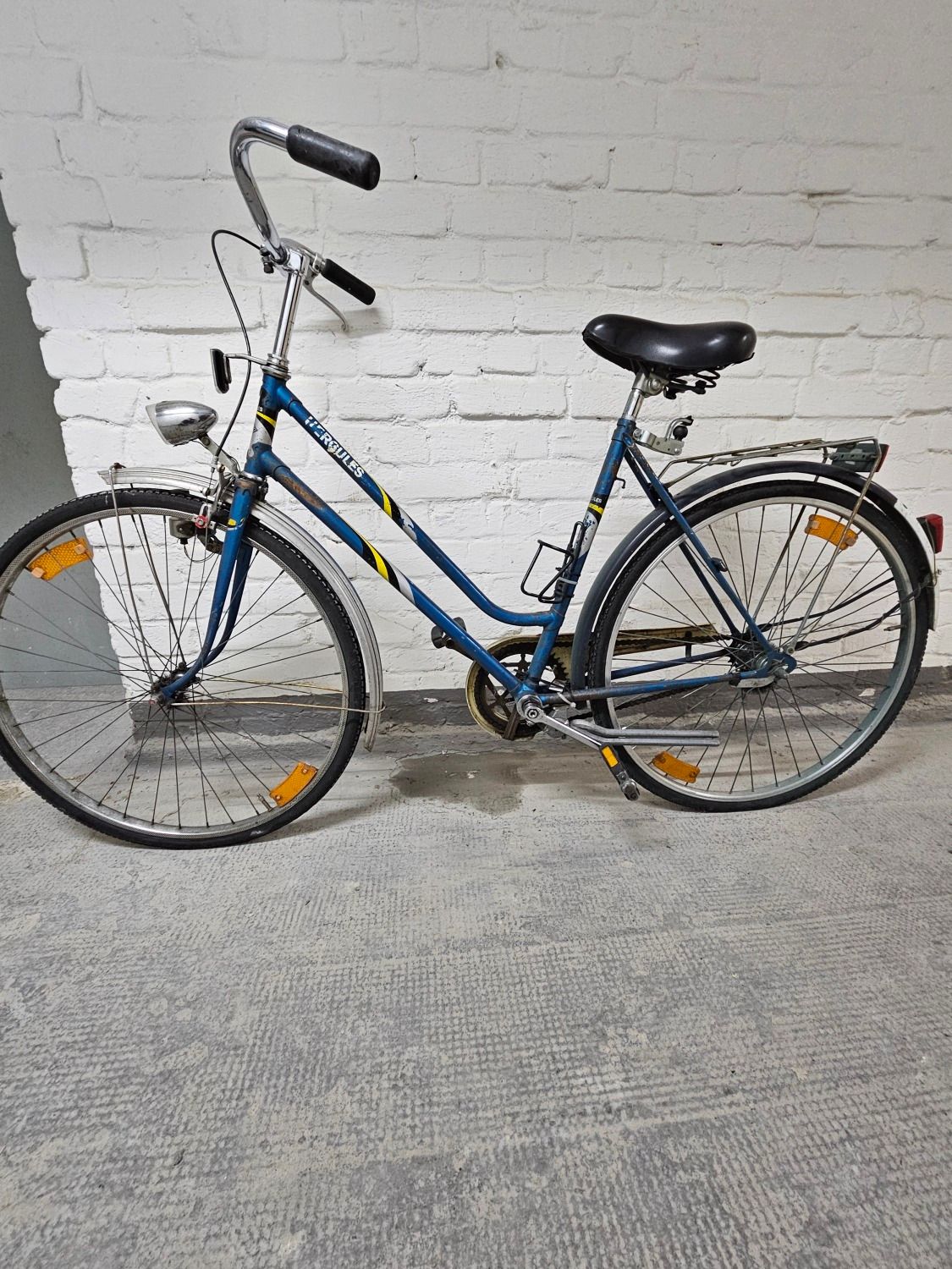 Blaues Damenfahrrad