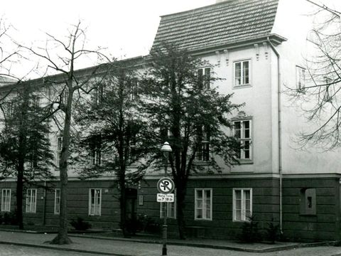 Beschädigtes Dach des Schoeler-Schlösschens