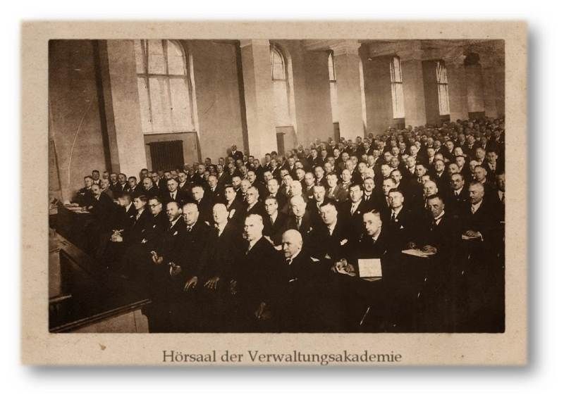 alter Hoersaal der Verwaltungsakademie Berlin