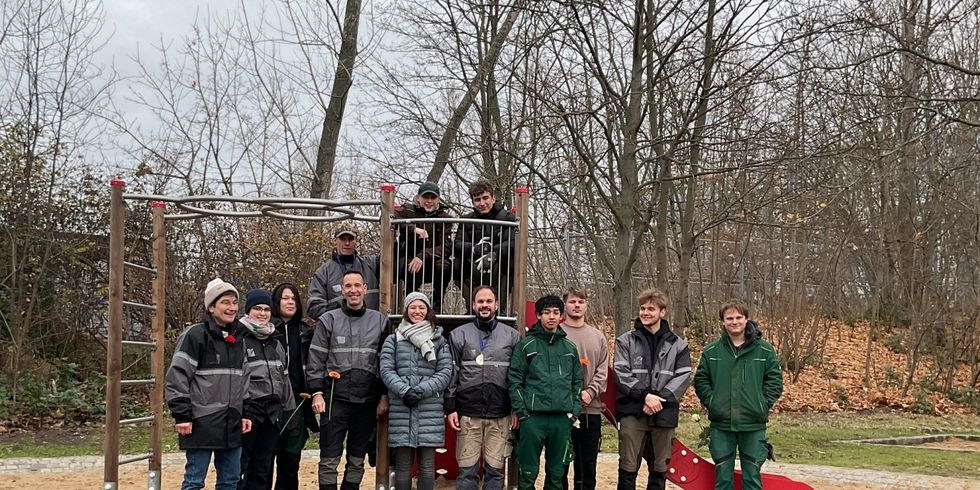 Kleiner Spielplatz Fennpfuhl_gruppenbild_Auszubildenden