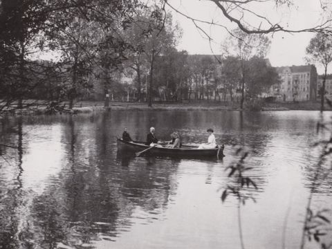 Schäfersee, Ruderbootsfahrt, Fotografie 1910 (Bild: Museum Reinickendorf)