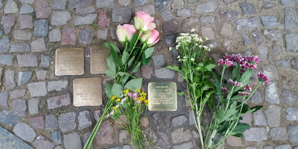 Verlegung von elf neuen Stolpersteinen in Kreuzberg