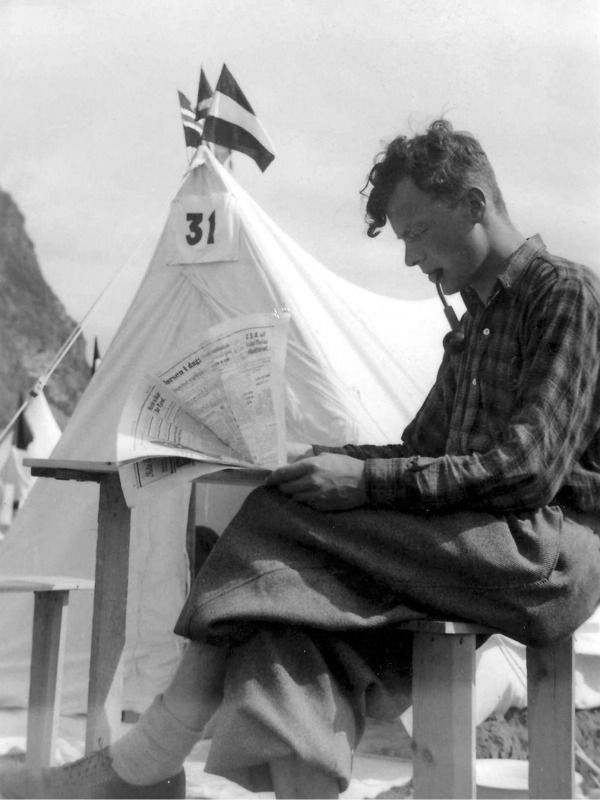 Willy Brandt im Zeltlager der norwegischen Arbeiterjugend, ca. 1935 (Bild: WBA im AdsD, Bonn)