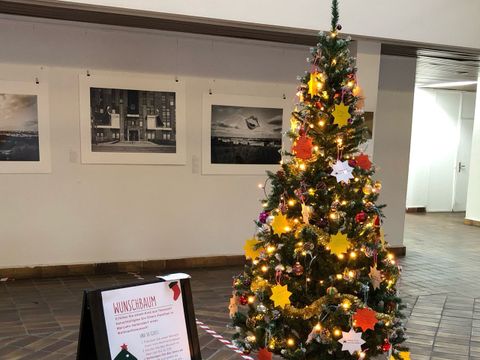 Wunschbaum im Foyer des Alten Rathaus Marzahn 2022