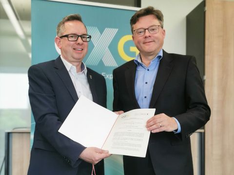 Im Juni 2024 unterzeichneten Bezirksbürgermeister Oliver Igel und Dr. Sören Trebst, CEO OXG Glasfaser GmbH, eine Absichtserklärung über die Schaffung von 43.000 Glasfaseranschlüsse im Bezirk Treptow-Köpenick. OXG wird seine Anschlüsse in Form von Open Access Glasfaser nicht nur Vodafone, sondern auch anderen Telekommunikationsanbietern zur Verfügung stellen.