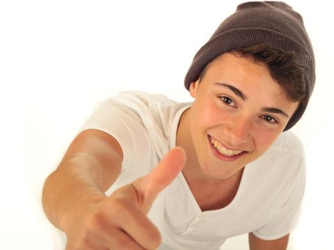 Teenager Daumen hoch